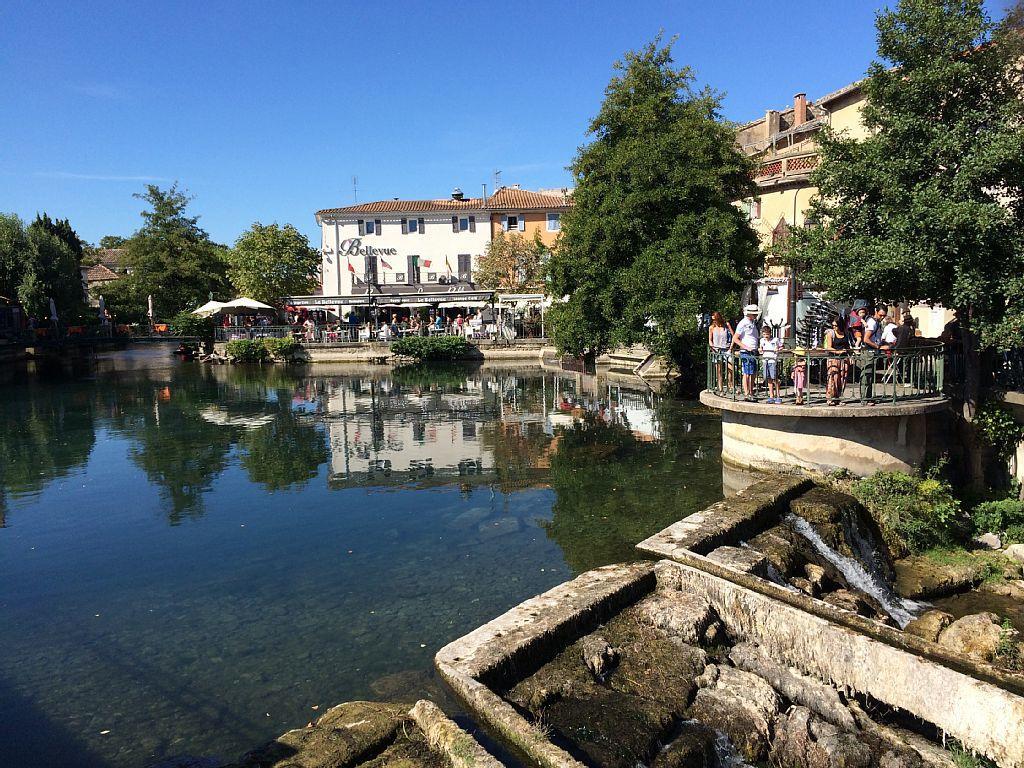 Studio de charme avec sa terrasse en plein coeur de ville LʼIsle-sur-la-Sorgue Extérieur photo