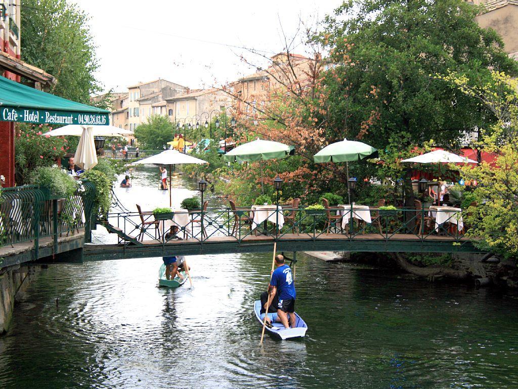 Studio de charme avec sa terrasse en plein coeur de ville LʼIsle-sur-la-Sorgue Extérieur photo